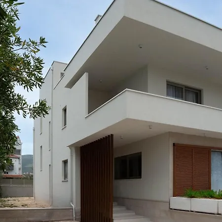 Villa New! San Pietro - A Luxurious Seaside Retreat In Kastel Stafilic *