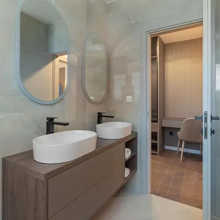 Villa New! San Pietro - A Luxurious Seaside Retreat In Kastel Stafilic Kastela