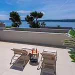 San Pietro A Luxurious Seaside Retreat In Kastel Stafilic Vila
