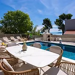 Vila San Pietro A Luxurious Seaside Retreat In Kastel Stafilic