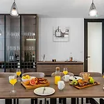 San Pietro A Luxurious Seaside Retreat In Kastel Stafilic Vila