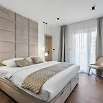 San Pietro A Luxurious Seaside Retreat In Kastel Stafilic Vila