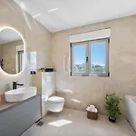 San Pietro A Luxurious Seaside Retreat In Kastel Stafilic Vila *