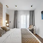 Vila San Pietro A Luxurious Seaside Retreat In Kastel Stafilic