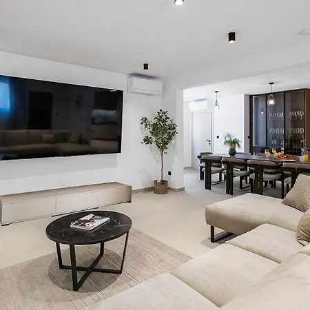 San Pietro A Luxurious Seaside Retreat In Kastel Stafilic Kastela