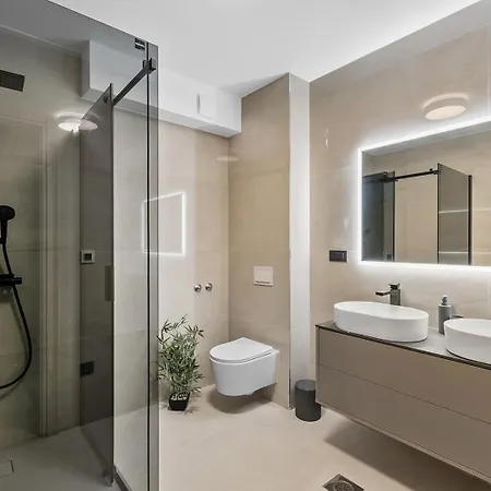 New! San Pietro - A Luxurious Seaside Retreat In Kastel Stafilic فيلة