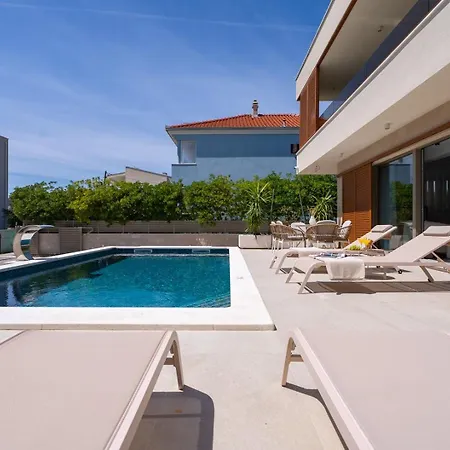فيلة New! San Pietro - A Luxurious Seaside Retreat In Kastel Stafilic