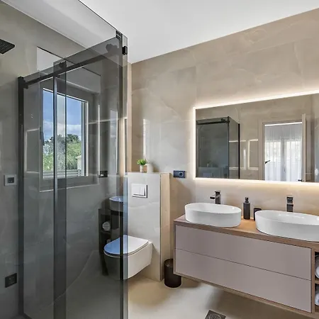 New! San Pietro - A Luxurious Seaside Retreat In Kastel Stafilic فيلة *