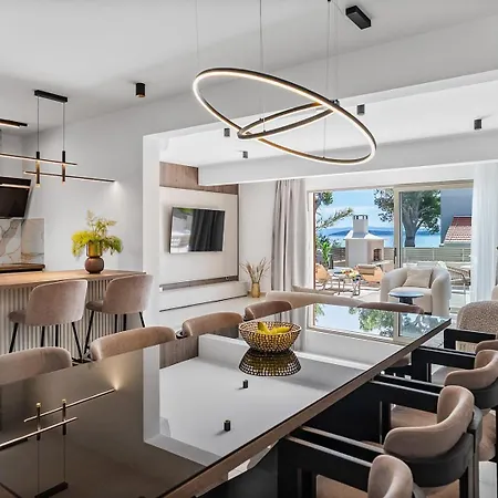 فيلة New! San Pietro - A Luxurious Seaside Retreat In Kastel Stafilic *