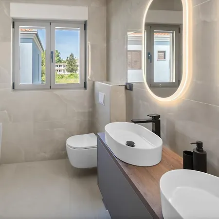 New! San Pietro - A Luxurious Seaside Retreat In Kastel Stafilic فيلة Kaštela