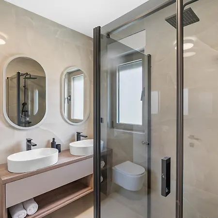 New! San Pietro - A Luxurious Seaside Retreat In Kastel Stafilic Kaštela