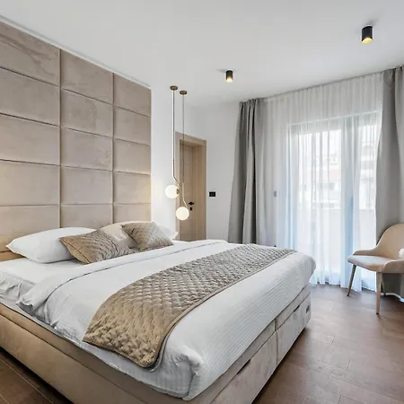 New! San Pietro - A Luxurious Seaside Retreat In Kastel Stafilic فيلة