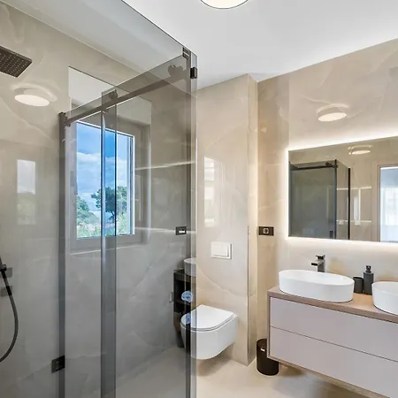 New! San Pietro - A Luxurious Seaside Retreat In Kastel Stafilic فيلة