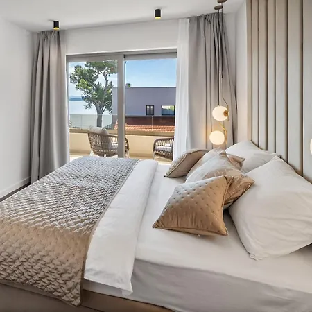 فيلة New! San Pietro - A Luxurious Seaside Retreat In Kastel Stafilic *